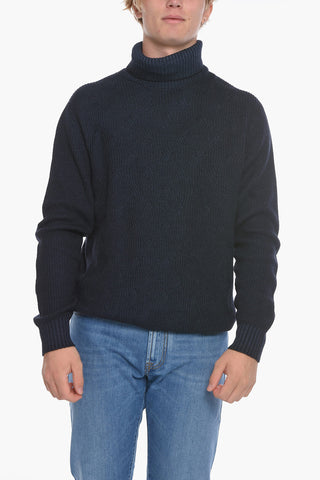 Maglia a Collo Alto in Lana Vergine Aran