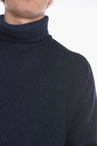 Maglia a Collo Alto in Lana Vergine Aran