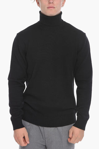 Maglia a Collo Alto in Lana Vergine con Collo a Coste