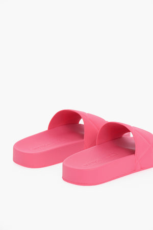 Slides aus mattiertem Gummi mit Flechtmotiv