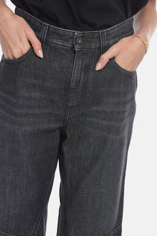 Mid-waisted Cropped Denims with Asymmetric Pointed Hems