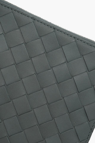 Pochette in Pelle Intrecciata con Zip