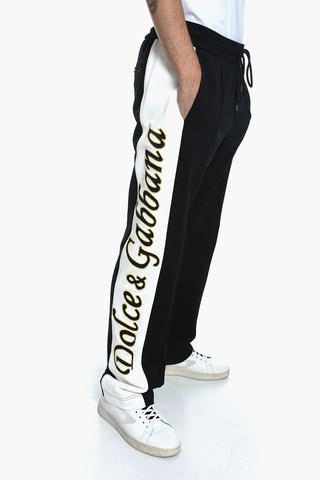 RE-EDITION Joggers a Una Pince con Logo Ricamato