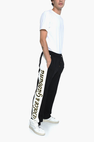 RE-EDITION Joggers a Una Pince con Logo Ricamato