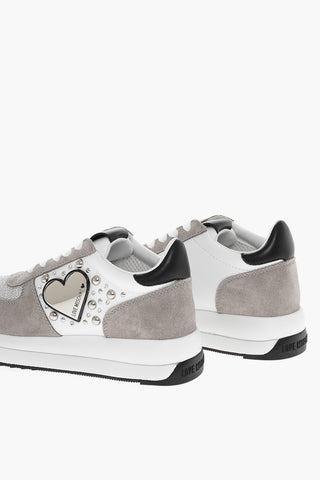 LOVE Sneakers Basse in Suede con Abbellimento Borchie e Cuore Specchio