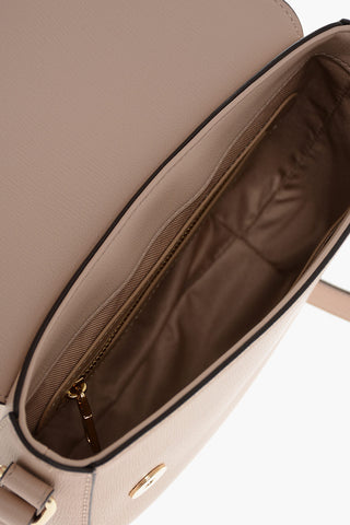 LOVE Schultertasche aus Kunstleder mit doppelten Metallherzen