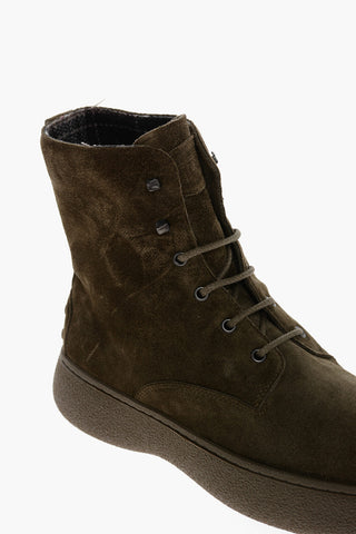 Stivaletto in Suede Allacciato con Logo Inciso