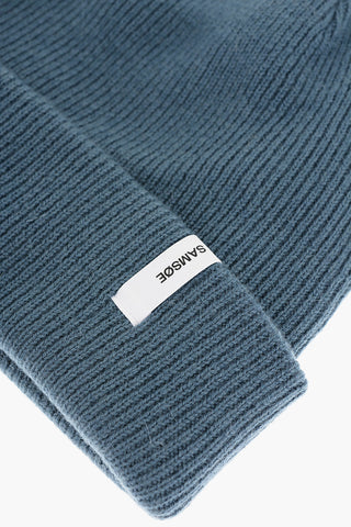 Beanie a Costine in Tinta Unita con Logo a Contrasto