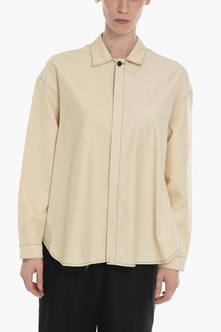 Camicia con Cuciture a Contrasto e Abbottonatura Nascosta