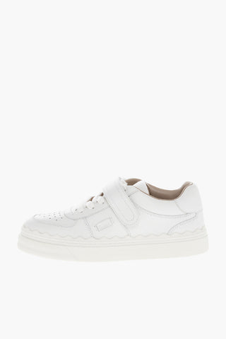 Sneakers Monochrome in Pelle con Dettaglio in Velcro