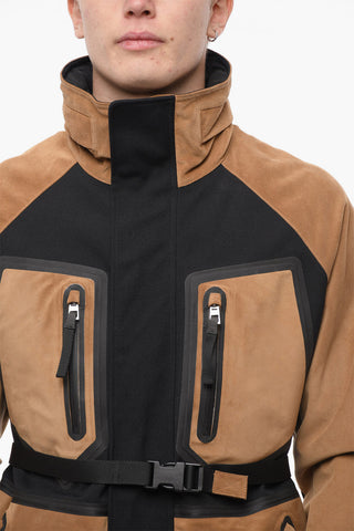 Giacca a Vento Multitasca con Inserti in Suede e Chiusura in Velcro