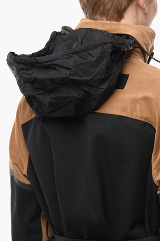 Giacca a Vento Multitasca con Inserti in Suede e Chiusura in Velcro