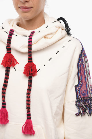 Kapuzensweatshirt mit Patches und Quasten