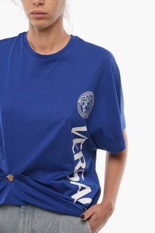 T-shirt A Maniche Corte Con Spilla MEDUSA E Stampa Logo