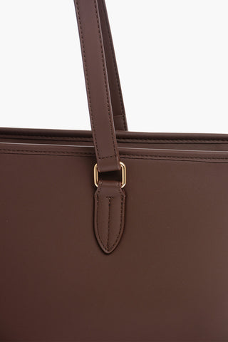 LOVE Tote Bag aus Eco-Leder mit großem, geprägtem goldfarbenen Logo