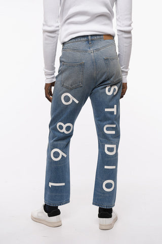 Jeans 702 Regular Fit con Stampa Studio sul Retro 21cm