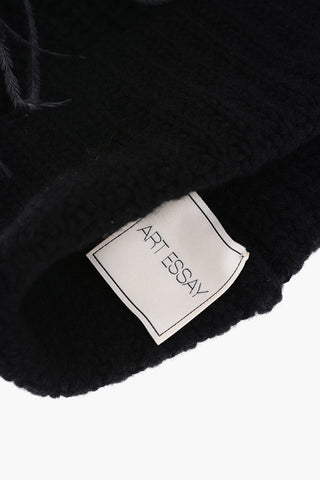 Beanie CLOVER in Cashmere a Tinta Unita con Dettaglio Piume