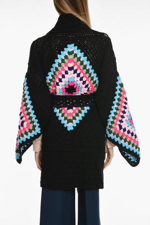 Maxi-Cardigan aus Crocket mit Gürtel