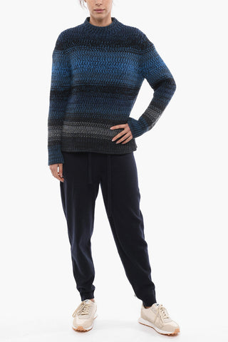 Maglia Girocollo in Cashmere con Design a Righe