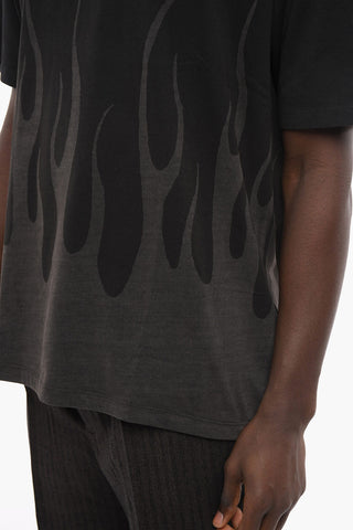 T-Shirt Girocollo in Tinta Unita con Stampa Fiamme