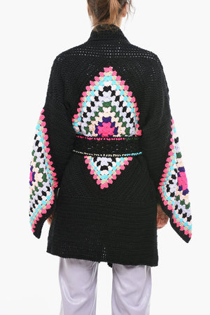 Maxi-Cardigan aus Crocket mit Gürtel