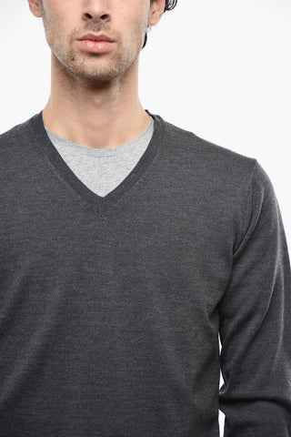 Maglia in Lana Vergine con Collo a V