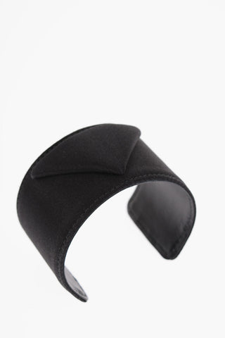 Bracciale Cuff in Satin con Monogram in Rilievo