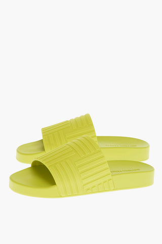 Ergonomic-rubber SLIDER Slides in Geometric Motif