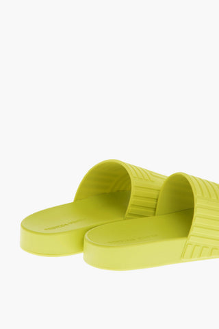 Ergonomic-rubber SLIDER Slides in Geometric Motif