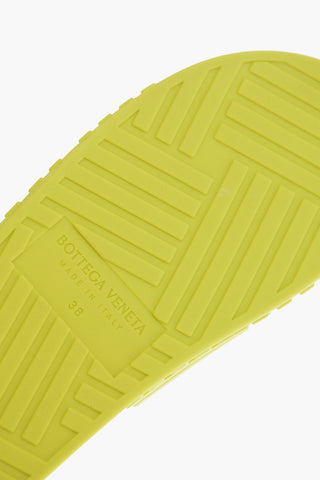 Ergonomic-rubber SLIDER Slides in Geometric Motif