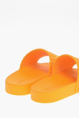 Ergonomic-rubber SLIDER Slides in Geometric Motif