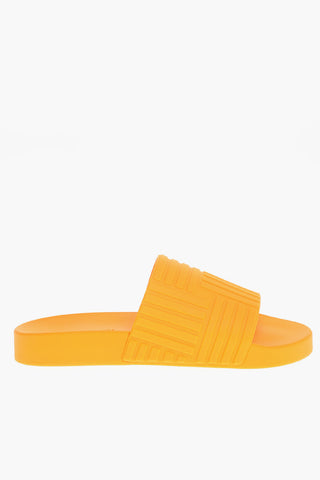 Ergonomic-rubber SLIDER Slides in Geometric Motif
