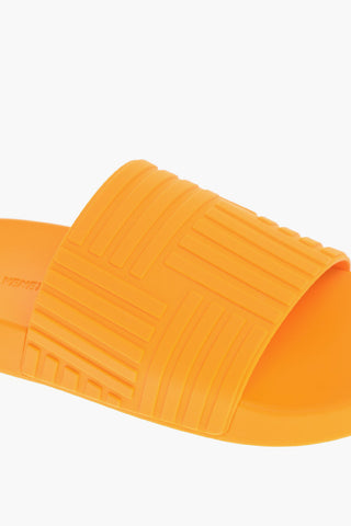 Ergonomic-rubber SLIDER Slides in Geometric Motif