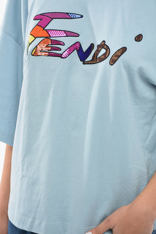 T-shirt con Scollo a Barca e Logo Ricamato con Paillettes