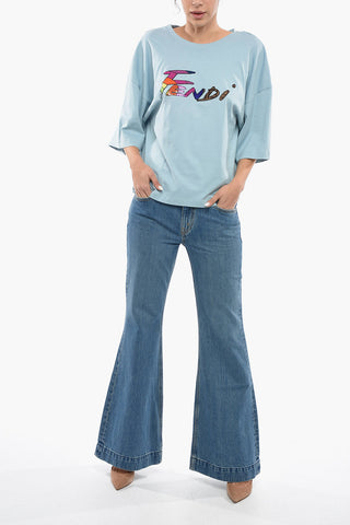 T-shirt con Scollo a Barca e Logo Ricamato con Paillettes