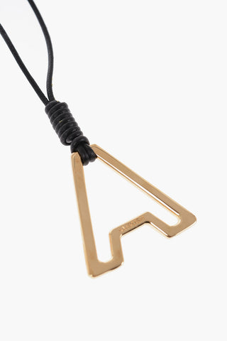 Collana con Pendente a Forma di A Dorato