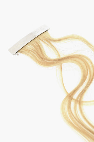 MM6 Fermaglio in Ottone con Capelli Sintetici