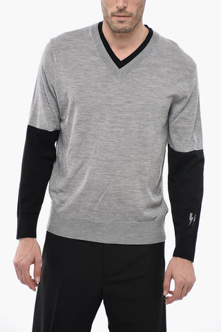 Loose Fit V-neckline Sweater with Contrasting Detailing
