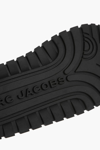 Slides aus Leder mit Ton-in-Ton-Logo