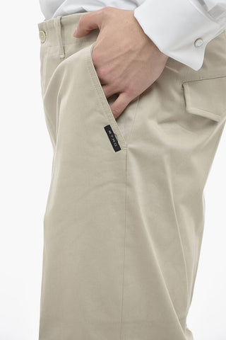 Pantaloni Cropped con Risvolto e Tasche Posteriori ad Aletta