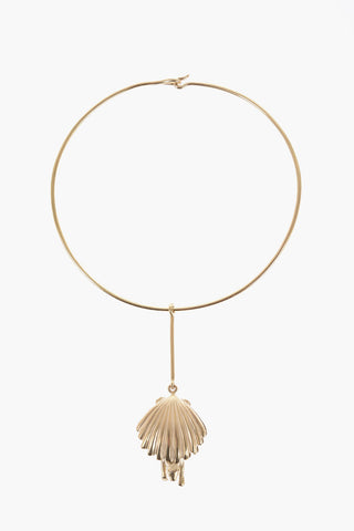 Gold Effect Choker Necklace with Shell Shaped Pendant