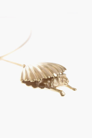 Gold Effect Choker Necklace with Shell Shaped Pendant