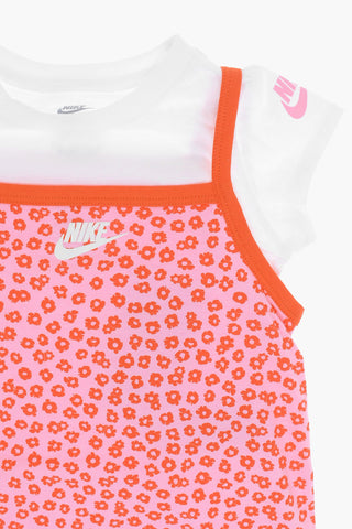 Blumenkleid mit T-Shirt