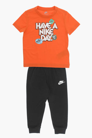 Set mit bedrucktem T-Shirt und Joggers