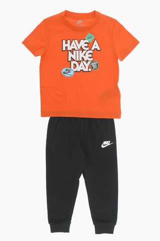Set mit bedrucktem T-Shirt und Joggers