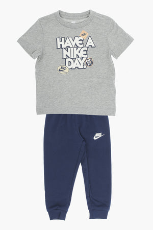 Set mit bedrucktem T-Shirt und Joggers