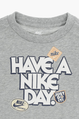 Set mit bedrucktem T-Shirt und Joggers