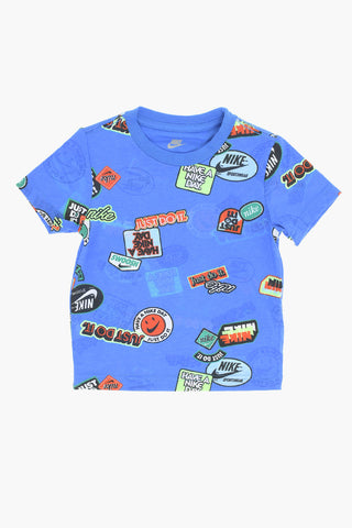Set aus bedrucktem T-Shirt und Shorts