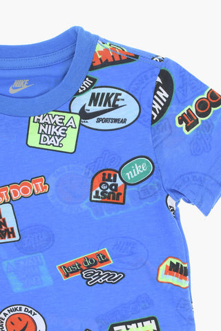 Set aus bedrucktem T-Shirt und Shorts