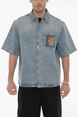 Camicia in Denim a Manica Corta con Logo in Metallo